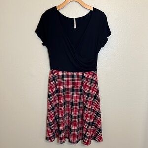 Gilli Plaid Short Sleeve Knee Length Dress